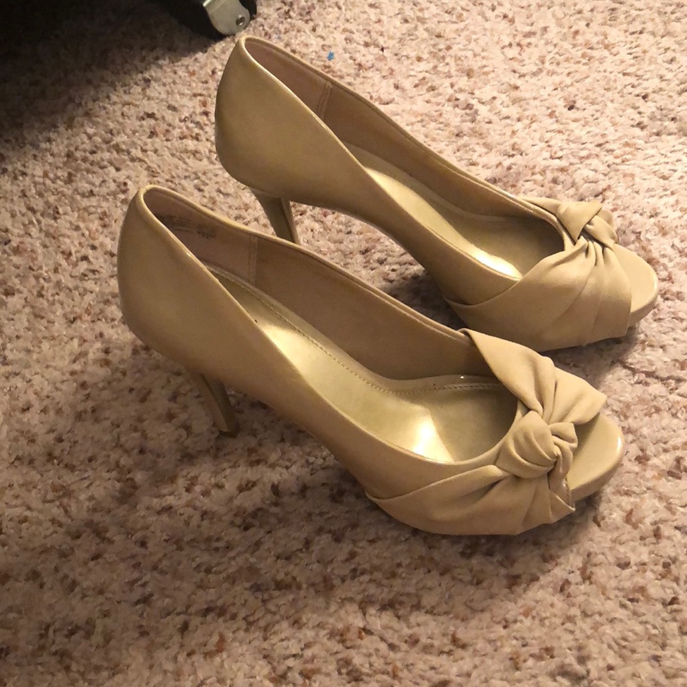 Fioni nude high heels